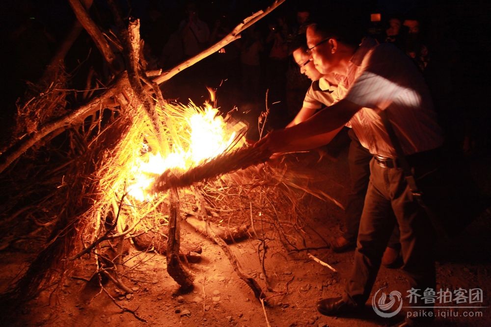 一场优美,欢快的非洲舞蹈---a篝火晚会