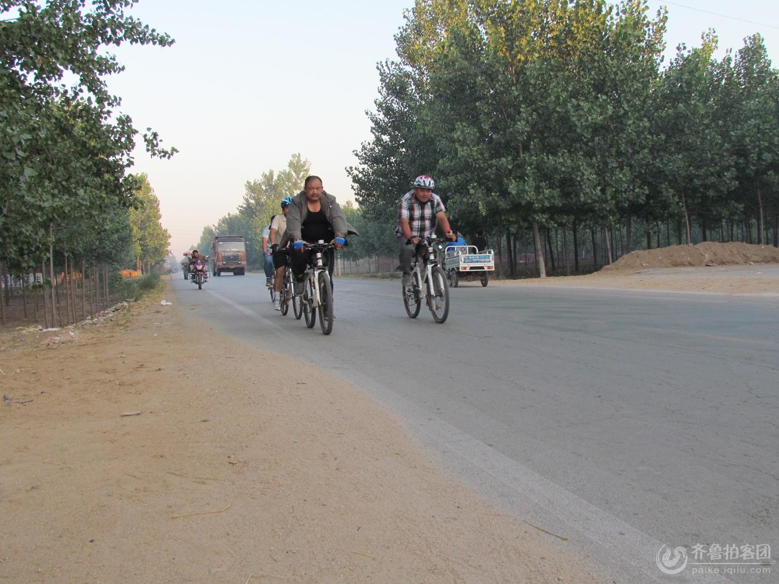 临清烟店萨满骑自行车俱乐部今晨向东平湖、梁