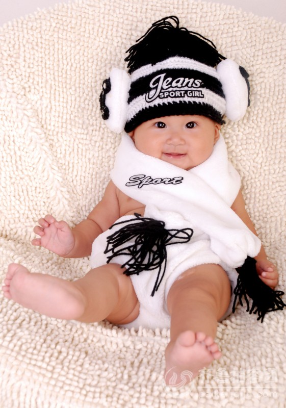 想比可爱的来看看很像小天才广告的<em>女主角</em>哦枪