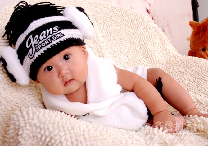 想比可爱的来看看很像小天才广告的<em>女主角</em>哦枪