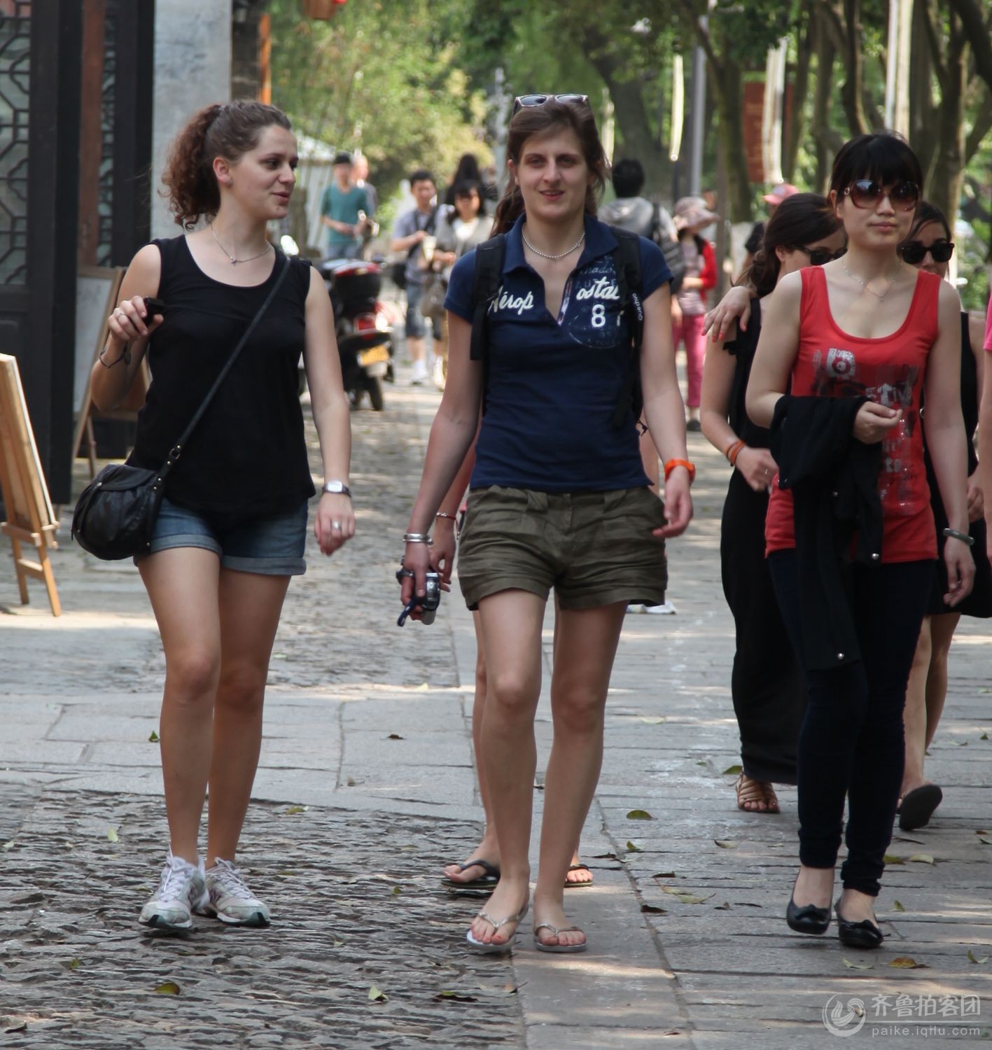 欧亚<em>美女</em>在<em>逛街</em> - 济南拍客 - 齐鲁社区 - 山东第