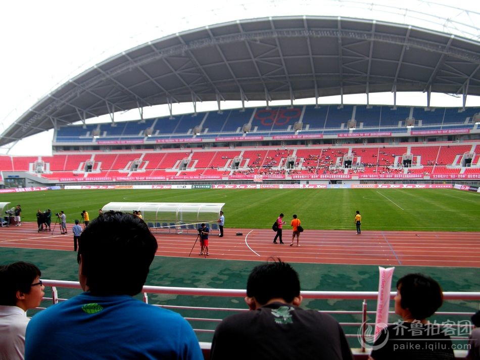 特步潍坊杯国际足球赛在奥体中心开幕 - 潍坊