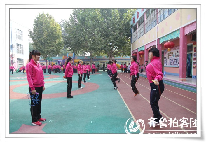 诸城市纺织幼儿园举办教师趣味运动会 - 潍坊拍