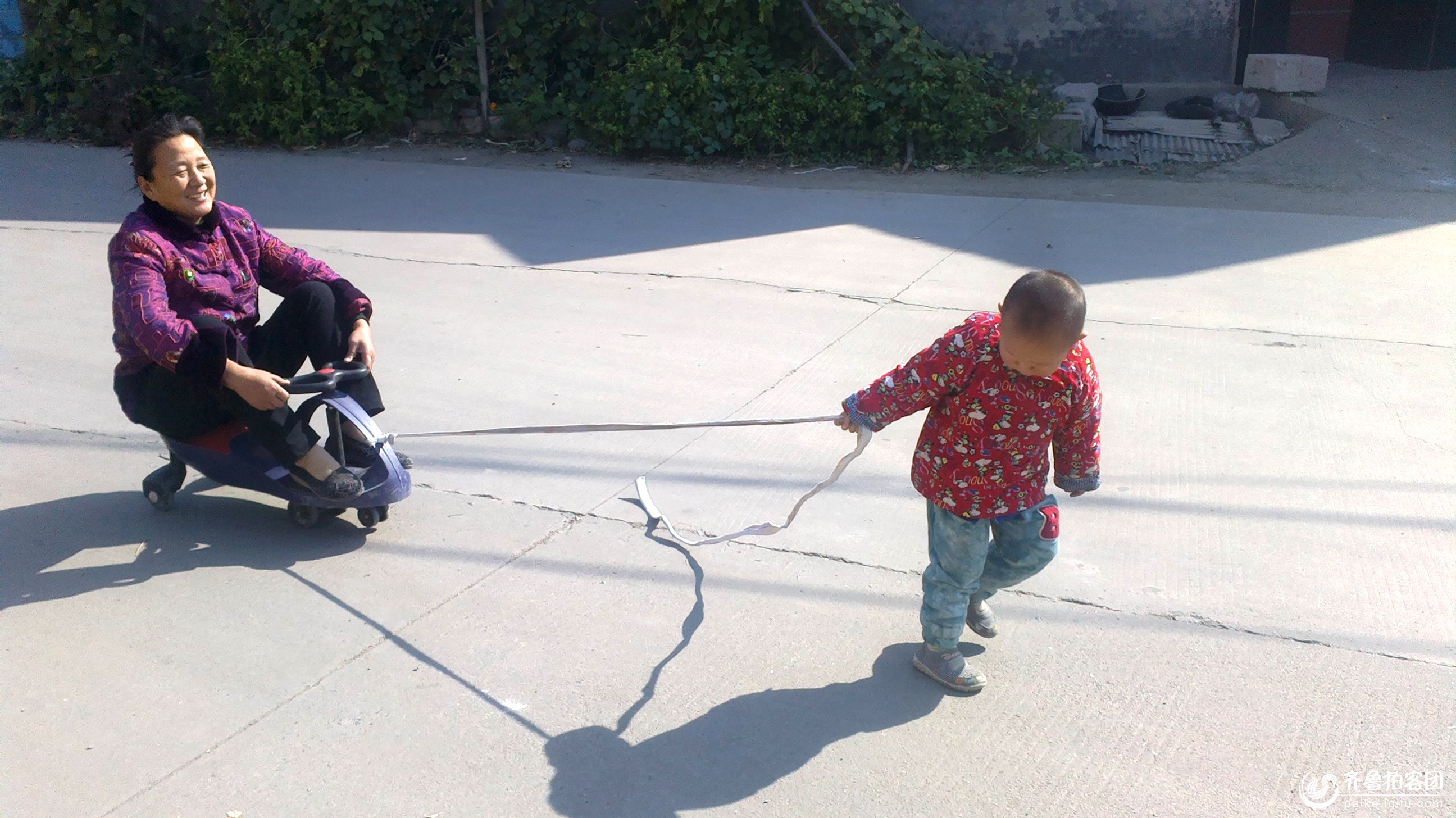 老小孩 - 济南拍客 - 齐鲁社区 - 山东最大的城市