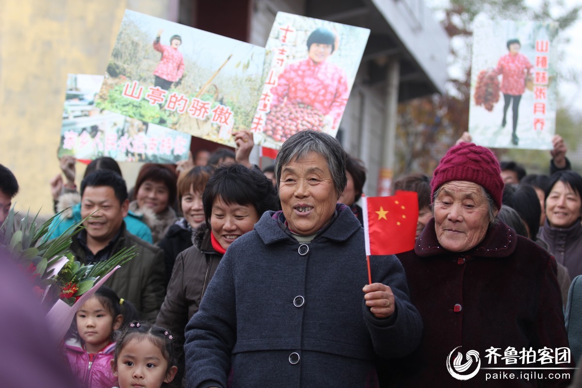 <em>让梦想飞</em> <em>山楂妹</em>--张月乔乡村演唱会圆满成功