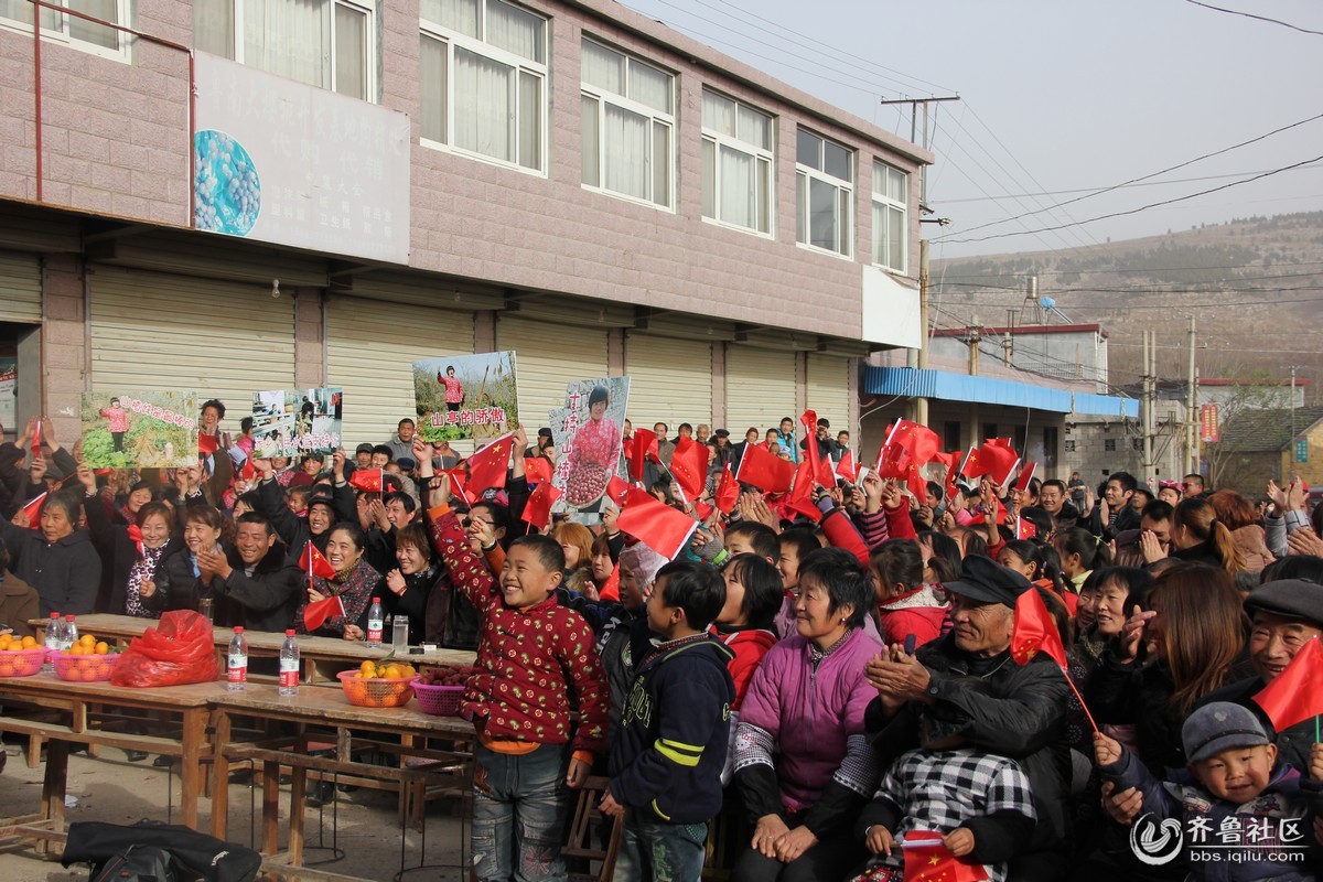 <em>让梦想飞</em> <em>山楂妹</em>--张月乔乡村演唱会圆满成功