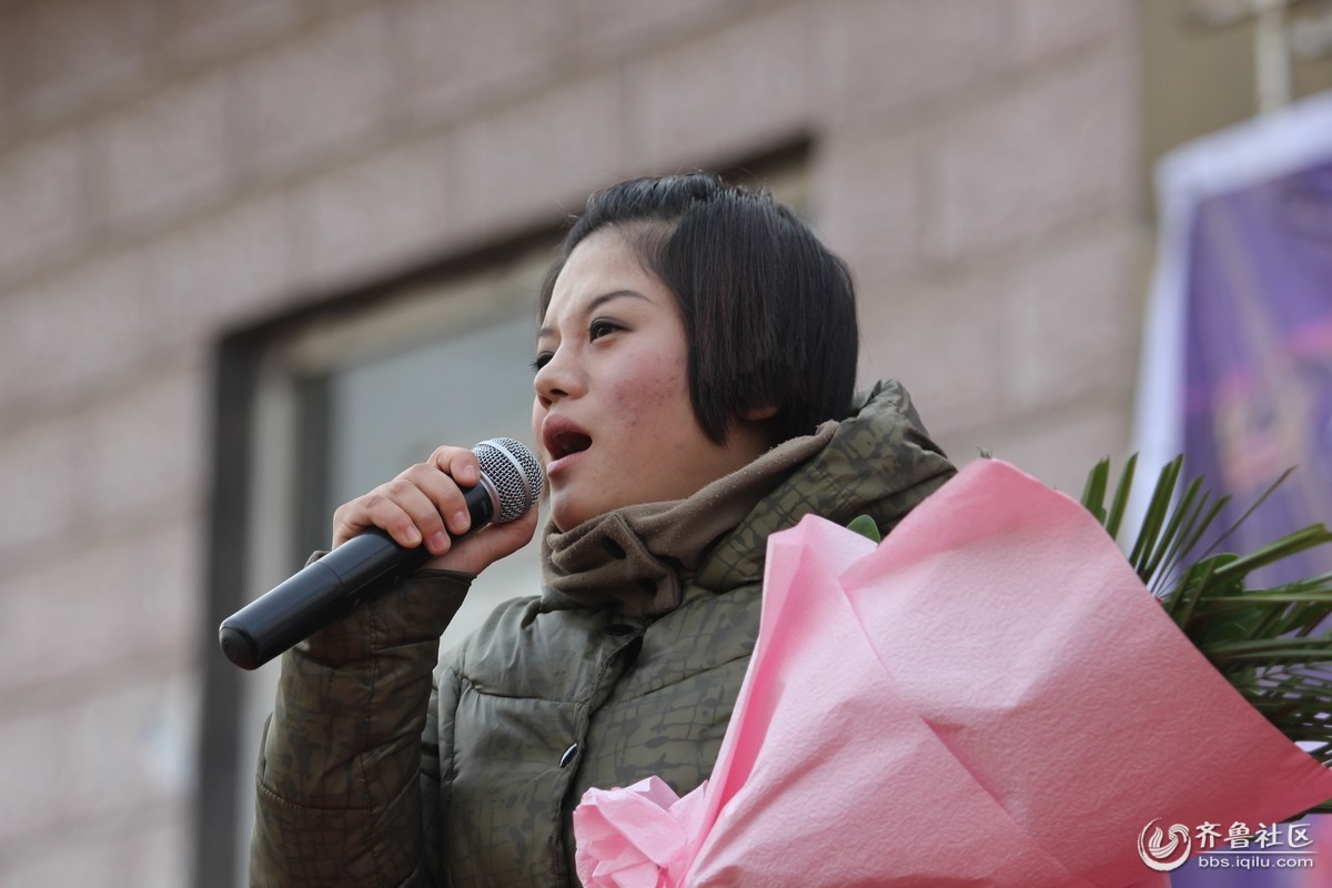 <em>让梦想飞</em> <em>山楂妹</em>--张月乔乡村演唱会圆满成功