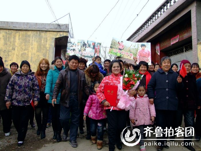 中国第一个农民<em>演唱会</em> <em>山楂妹</em>乡村<em>演唱会</em>成功