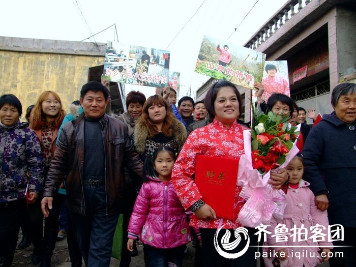 中国第一个农民<em>演唱会</em> <em>山楂妹</em><em>乡村演唱会</em>成功