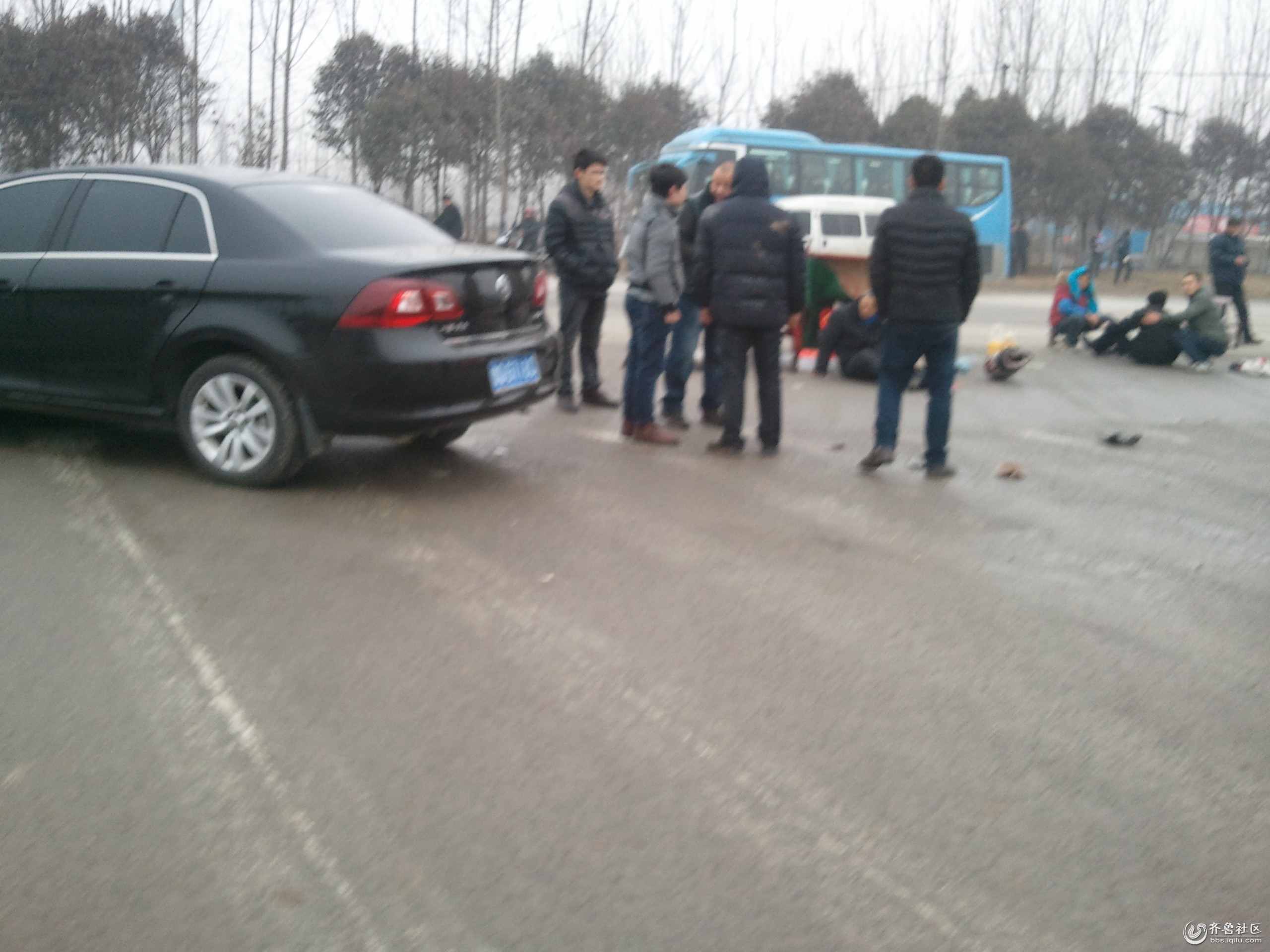 费县岩坡路口发生交通事故,多人受伤 - 临沂论