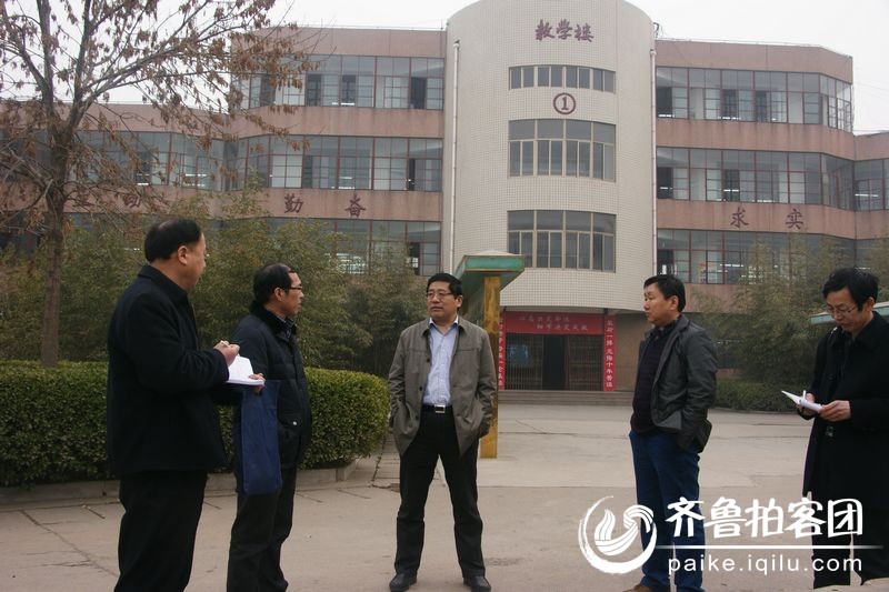 金蛇献瑞,单县一中倍受上级领导的关怀和期望