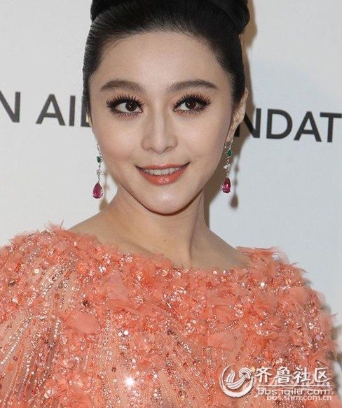 烟台出来的<em>大美女</em>亮了!透视<em>胸</em>装迷倒一片(带点