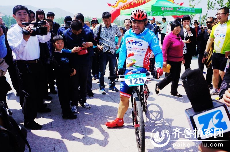 聚焦全国残疾人运动会自行车项目冠军王永海(