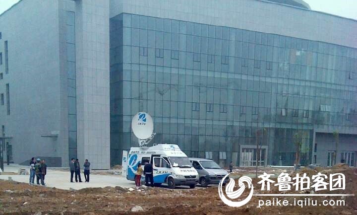 莱芜一建筑工地发生塔吊断裂事件,造成人员伤