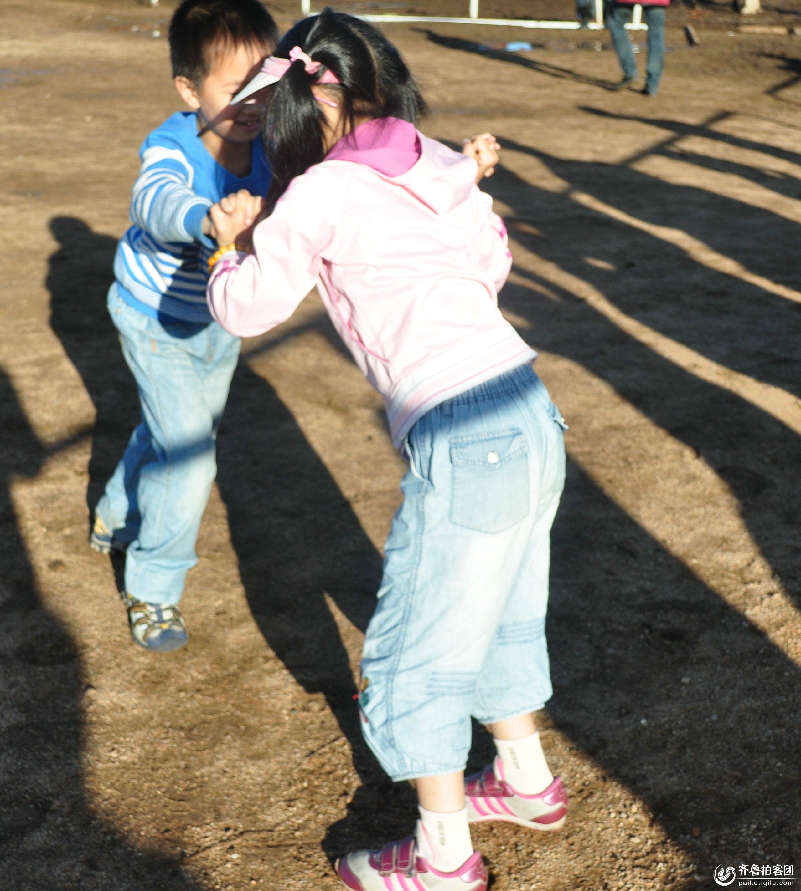 <em>男女</em>混搭<em>摔跤</em> (快乐童年) - 菏泽拍客 - 齐鲁社区