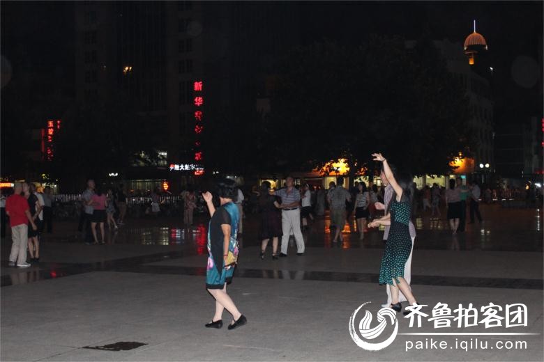 <em>跳交谊舞</em>_<em>跳交谊舞穿的裙子</em>_跳交谊舞装