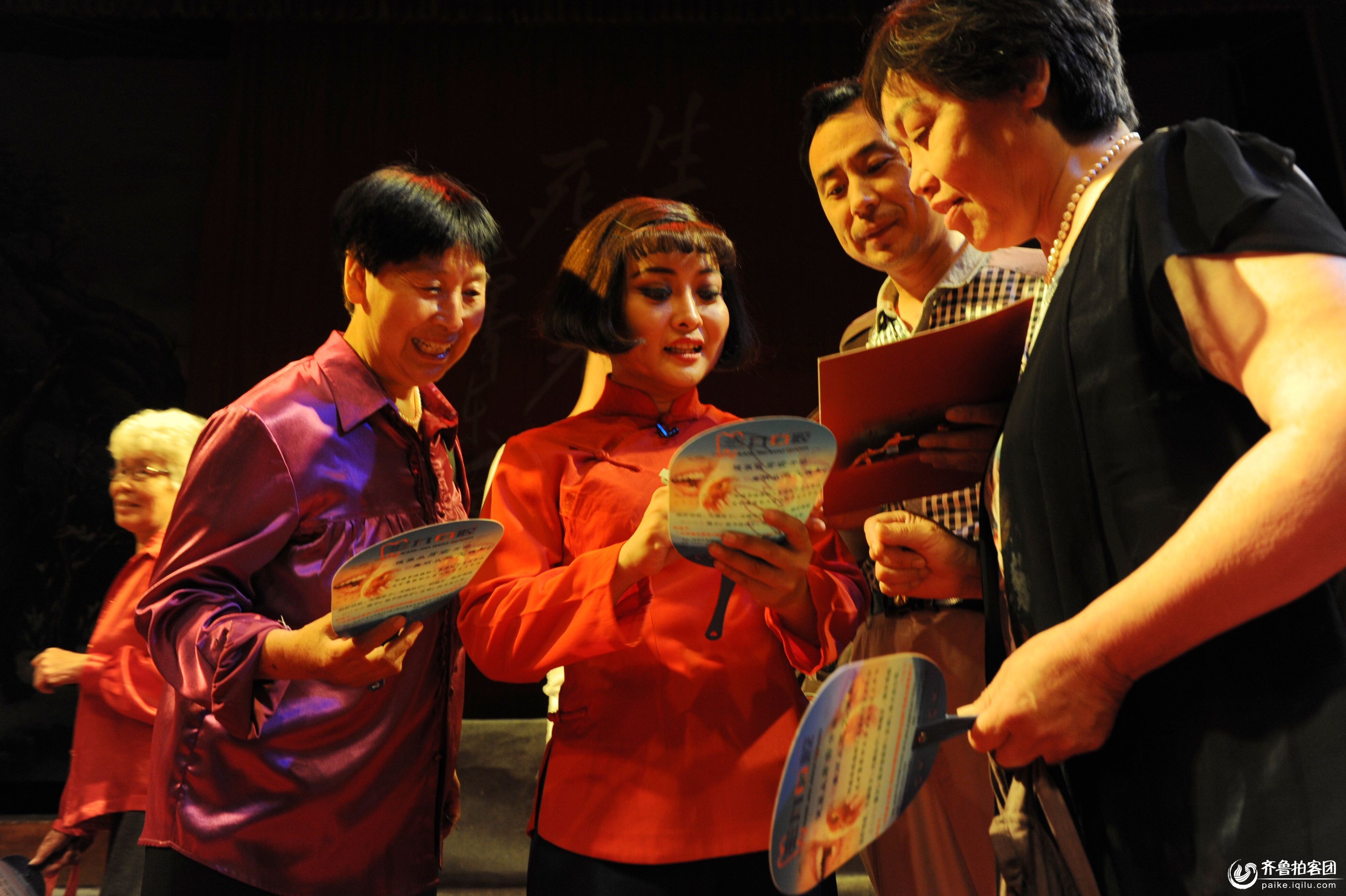 《铡刀下的红梅》舞台照 - 济宁拍客 - 齐鲁社区 - 山东最大的城市生活社区,山东广播电视台官方社区!