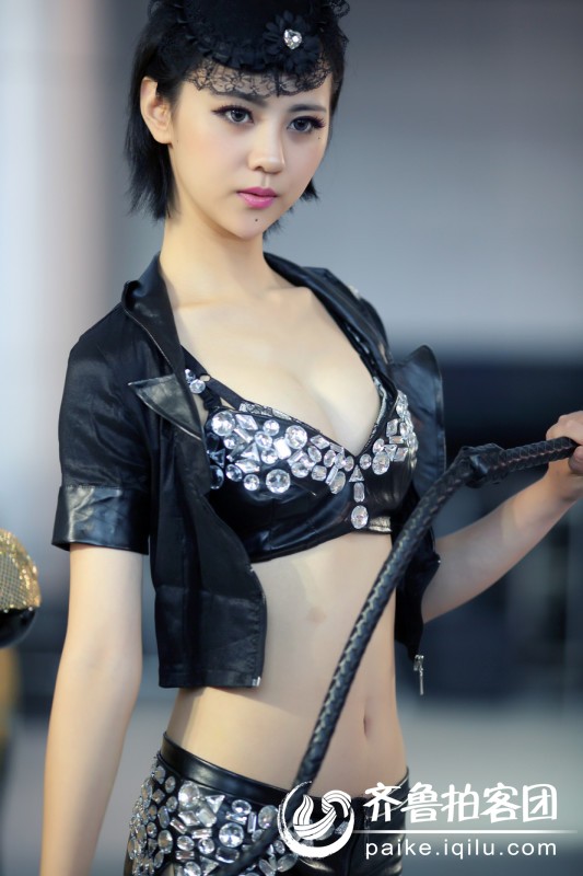 临沂车展惊现冷艳SM皮鞭<em>女王</em> - 济宁拍客 - 齐