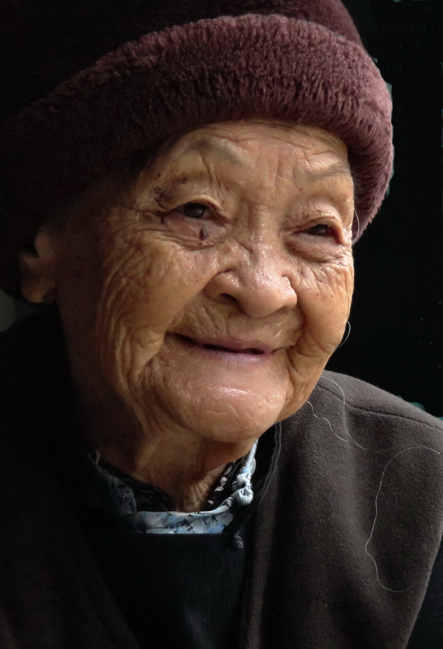 103岁“老仙翁”爱与重孙拼酒 每天最少喝半斤