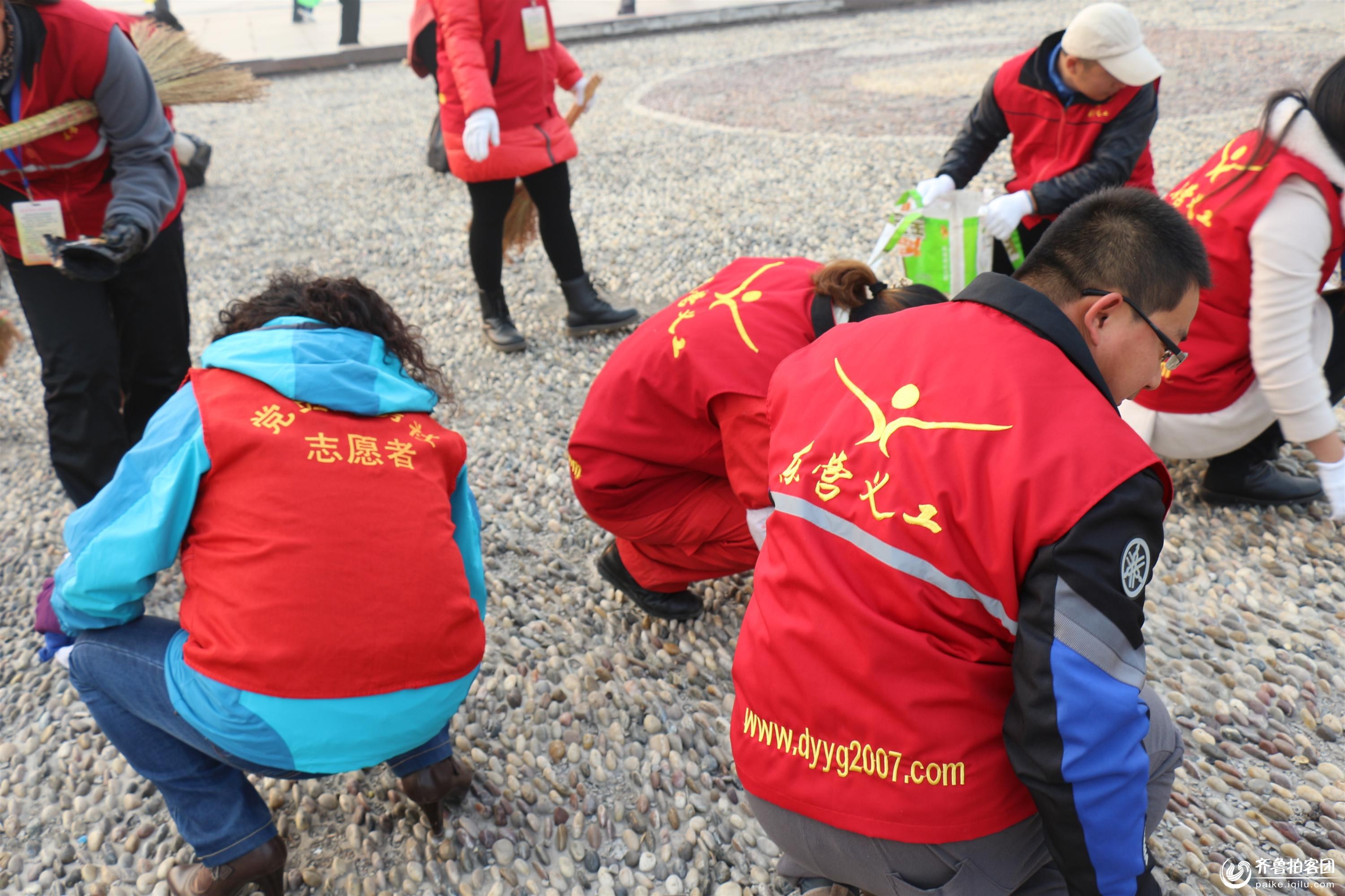 东营义工公益环保进小区系列活动--走进旭阳党