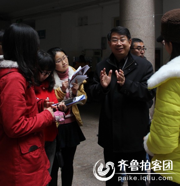 青农大举办2014届大型招聘会 - 青岛校园拍客