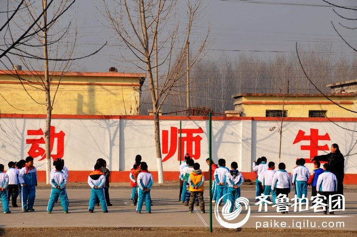 小荷公益牵手国电石横共建,捐书授牌仪式在北