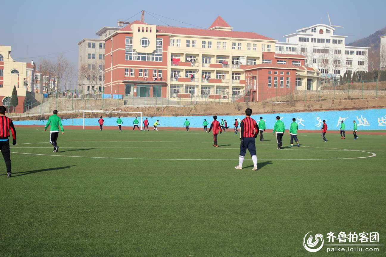 庆元旦:长岛80后足球队跟70后足球队的巅峰对