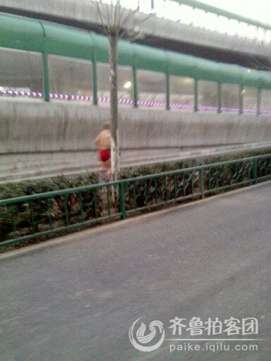 <em>一年四季</em>坚持<em>短裤</em>赤膊晨练者 - 德州拍客 - 齐鲁