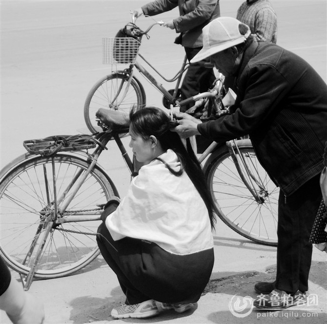 集市<em>上收头发的</em>老汉 - 临沂拍客 - 齐鲁社区 - 山