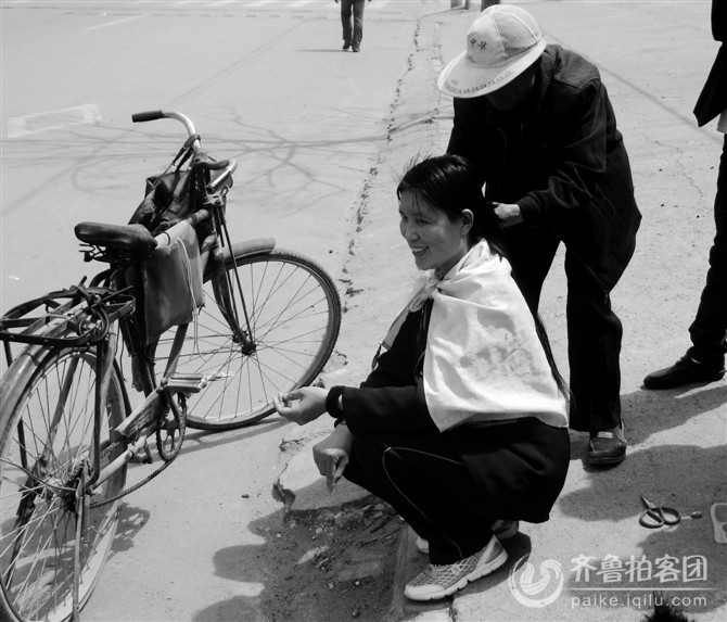 集市<em>上收头发的</em>老汉 - 临沂拍客 - 齐鲁社区 - 山