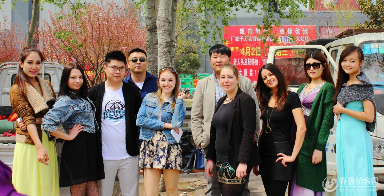 小县城的<em>西洋</em>风:欧洲<em>美少女组合</em>莒南广场倾情