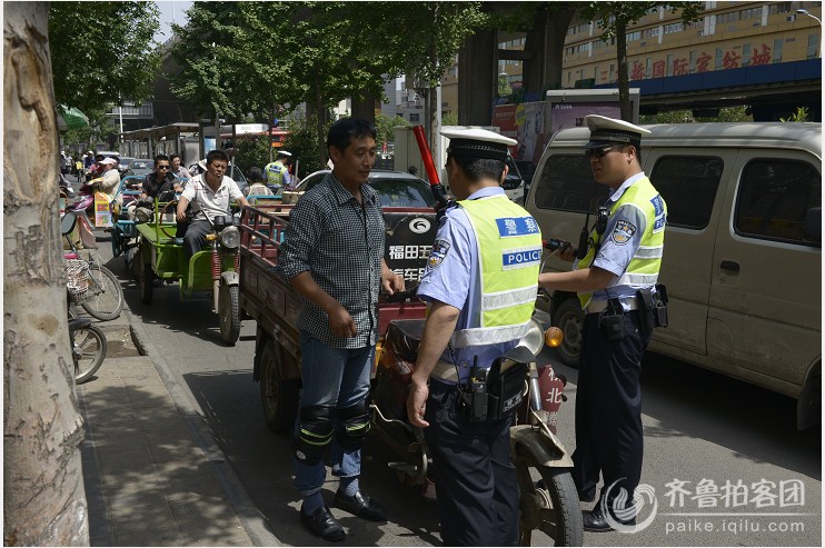交警查摩托车.电瓶车酒驾现场 - 济南拍客 - 齐鲁