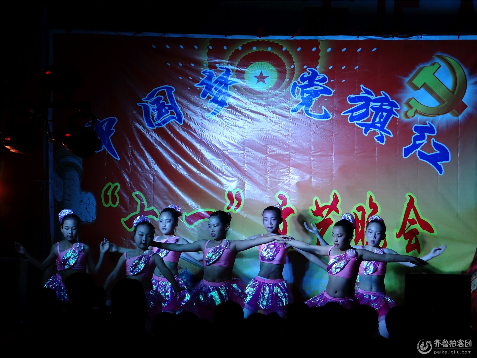 <em>花裙子飘起来</em>--许孟金贝贝<em>舞蹈</em>培训班表演 - 日