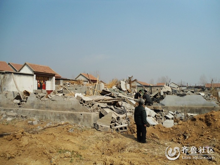 沂水县冯家官庄村书记冯培文暴力强拆胡治文房