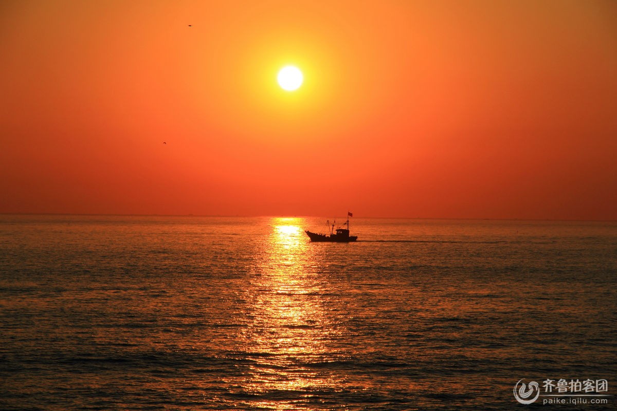 海上日出