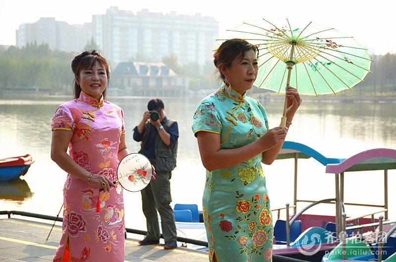 <em>旗袍姐妹</em>相聚淄博植物园 - 淄博拍客 - 齐鲁社区