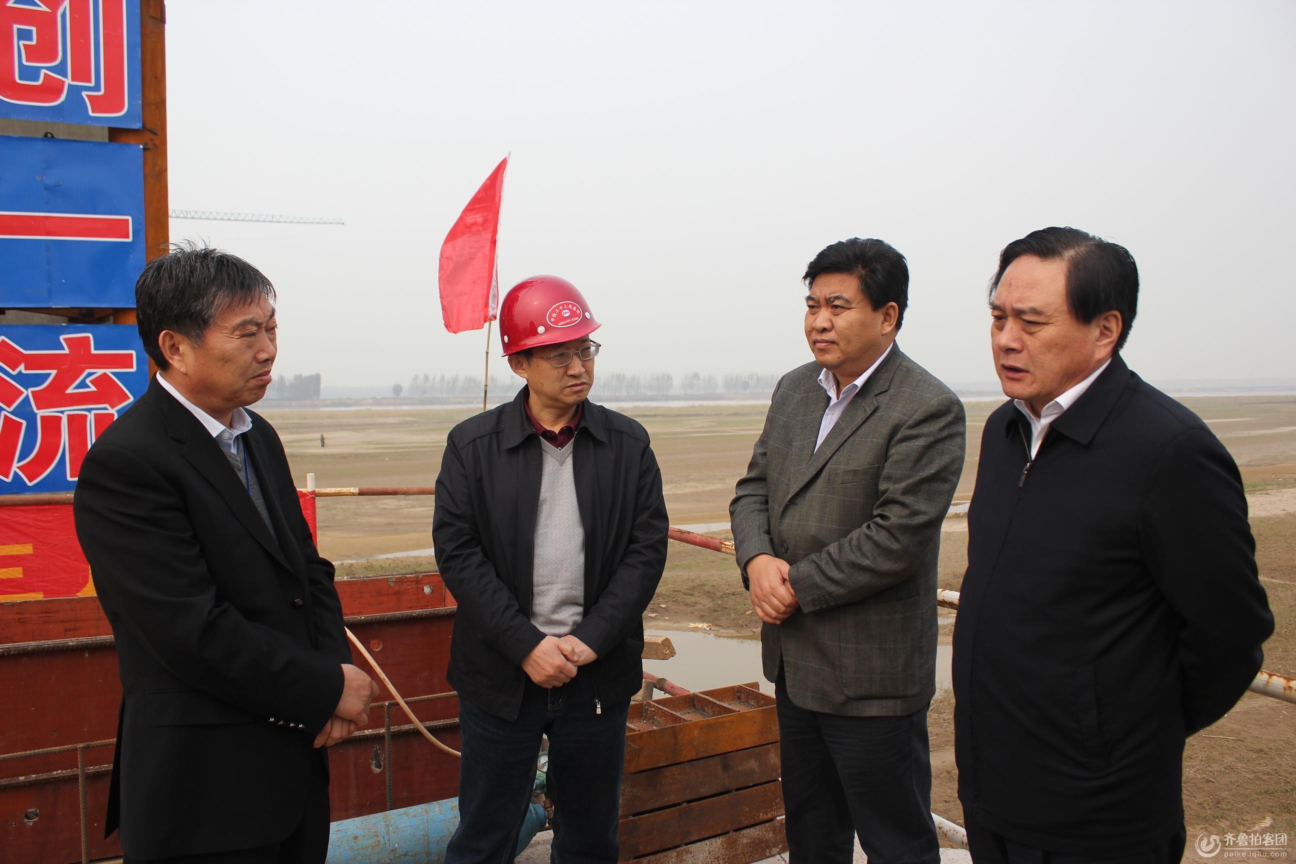 省交通厅副厅长视察东明黄河大桥施工现场 - 菏