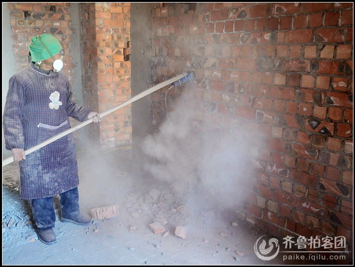 建筑工地上的水电安装工 - 菏泽拍客 - 齐鲁社区