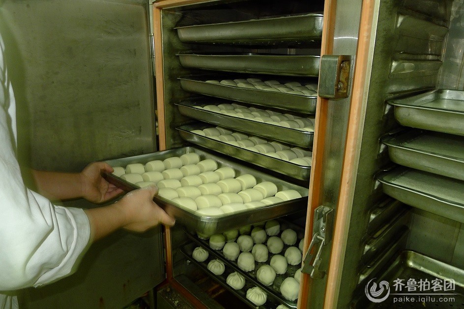 食堂里:蒸馒头全过程您见过吗 - 临沂拍客 - 齐鲁