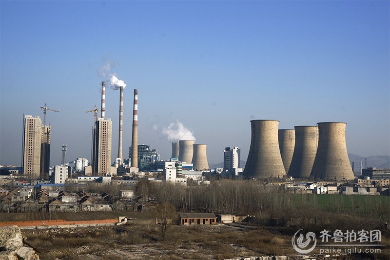 十里泉电厂一,二号烟囱成功曝破拆除 - 枣庄拍