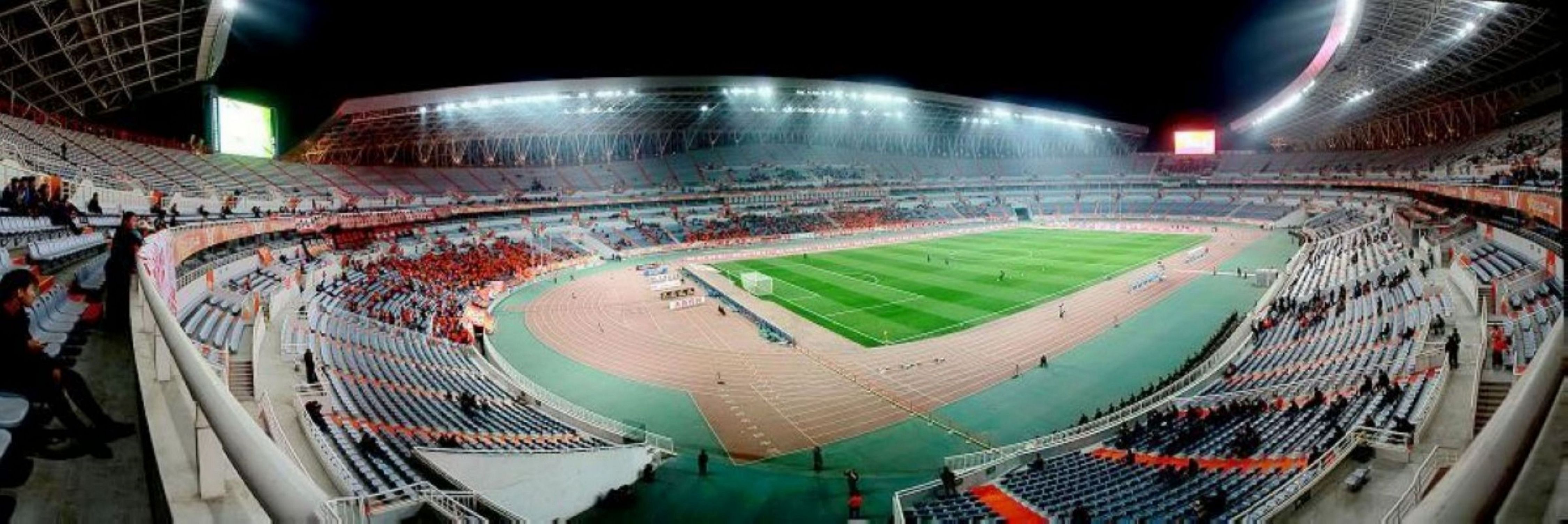 去鲁能大球场选哪个位置看球