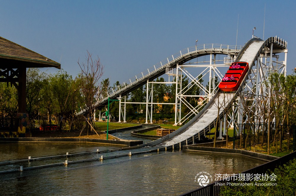 济南方特大型室外游乐场--激流勇进