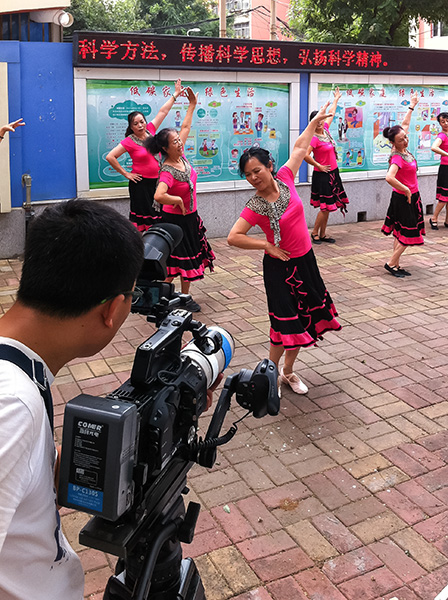 济南甸柳新村社区活动见闻之五(苹果4)