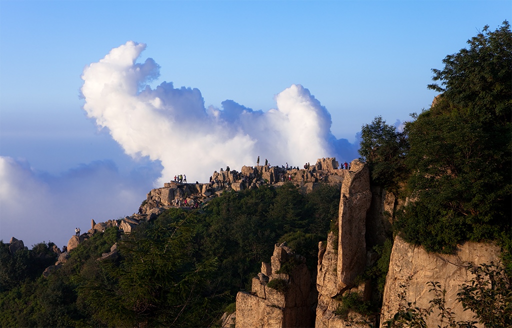 荡胸生层云---泰山