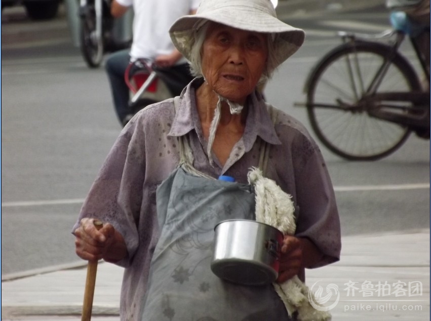 可怜的老妈妈! - 泰安拍客 - 齐鲁社区 - 山东第一
