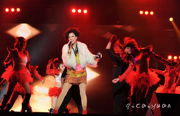 老友记演唱会视频 262_158444_11361a243a7c0f7.jpg