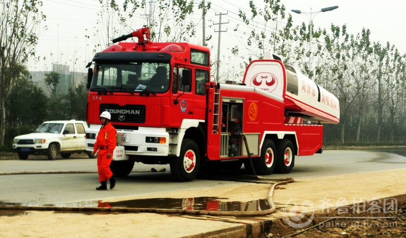 菏泽市公安局开发区分局开展网民进警营随拍