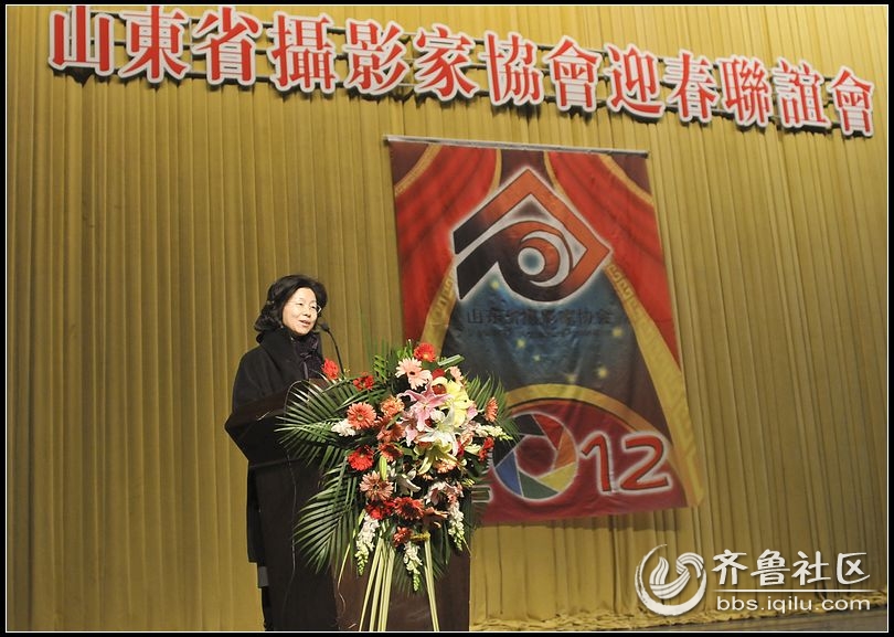 山东省文联副巡视员黄晓彦代表省文联在联谊会上讲话.jpg