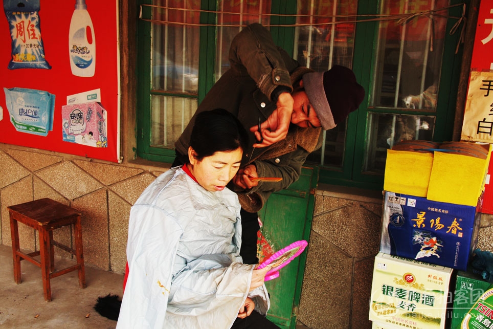 街头见闻---<em>收头发</em>,现剪现买 - <em>潍坊</em>拍客 - 齐鲁社