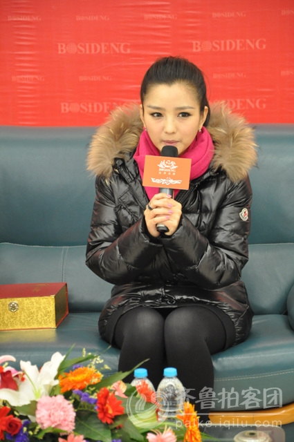 世界因你而美丽--<em>何洁</em>走进诸城百盛 - 潍坊拍客